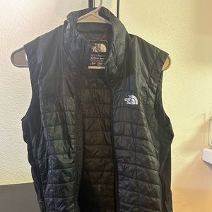Light Northface vest. Womens size s